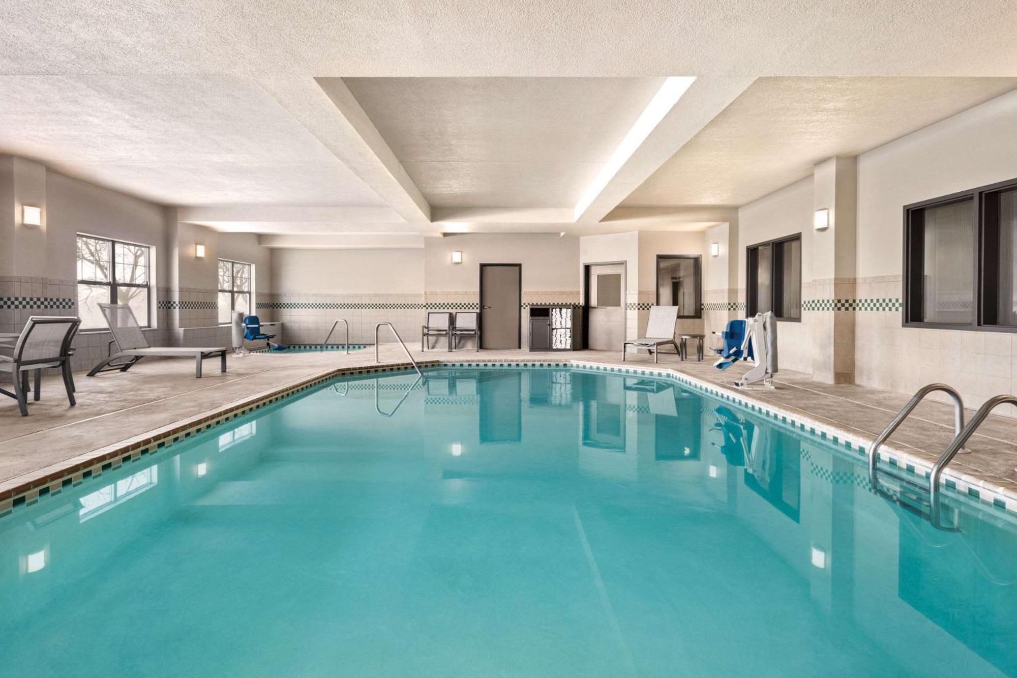 Country Inn & Suites By Radisson, St Cloud East, Mn Сейнт Клауд Екстериор снимка